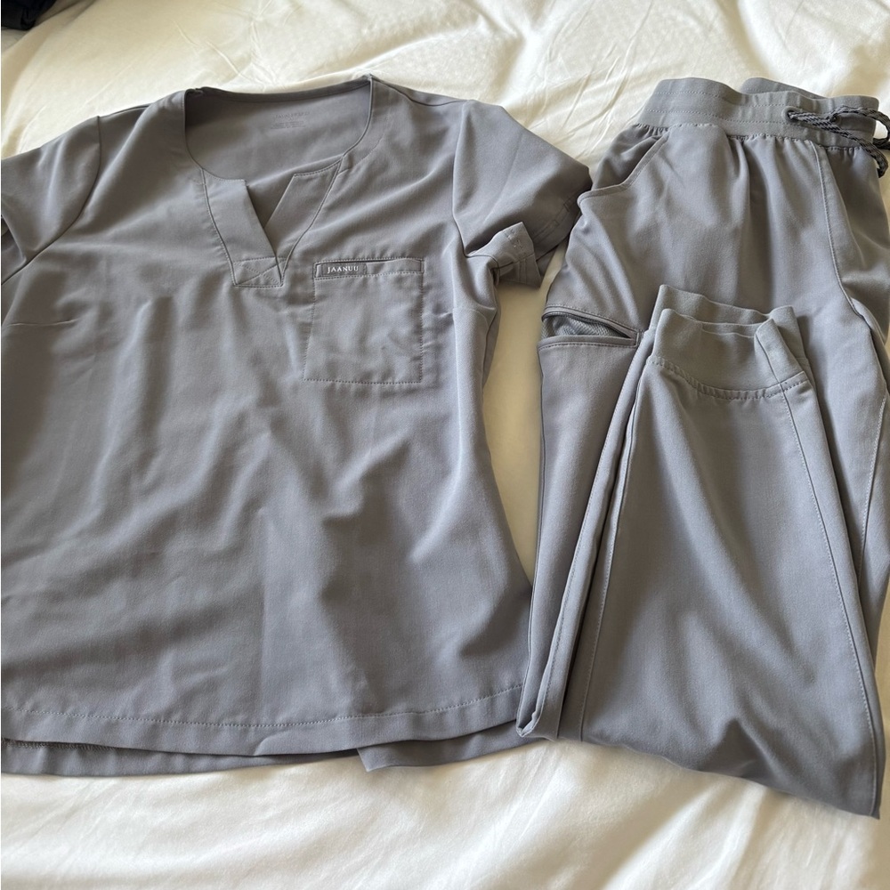 Jaanuu Scrubsuit